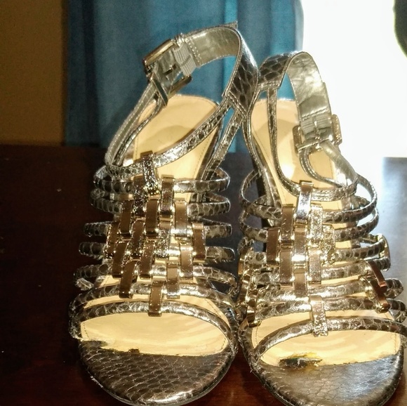 Marc Fisher sliver strappy sandal - Picture 4 of 8